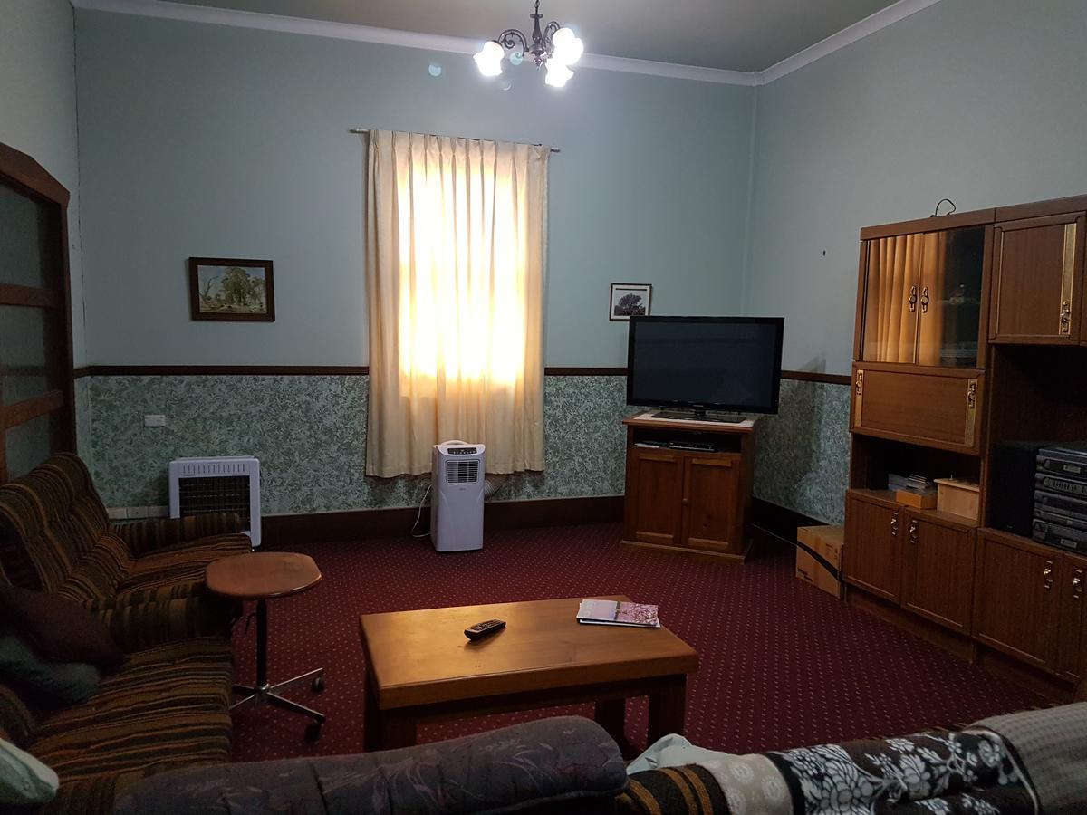 Queen Of The Murchison Guest House & Cafe Cue Zewnętrze zdjęcie